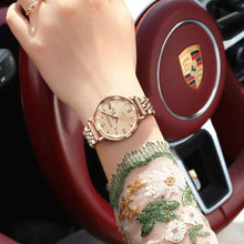 Carregar imagem no visualizador da galeria, Kit Relógio Feminino + pulseira + colar AURA #351