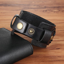 Carregar imagem no visualizador da galeria, Pulseira Masculina de Couro VINTAGE